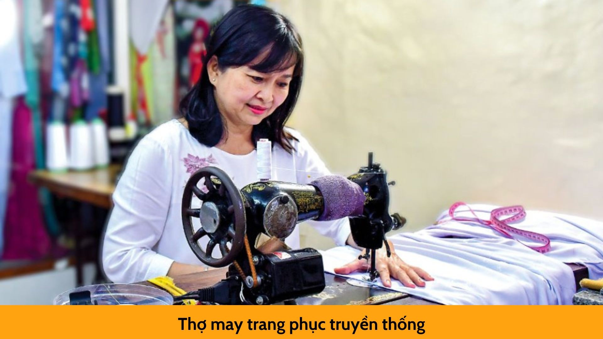 Thợ may trang phục truyền thống – Công việc thời vụ dịp Tết đầy tiềm năng